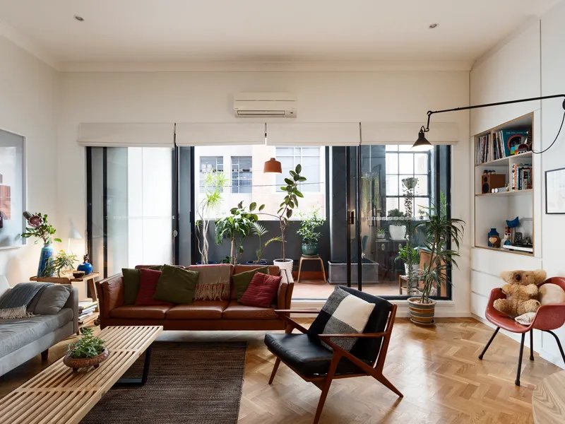 Unfurnished & renovated warehouse conversion
