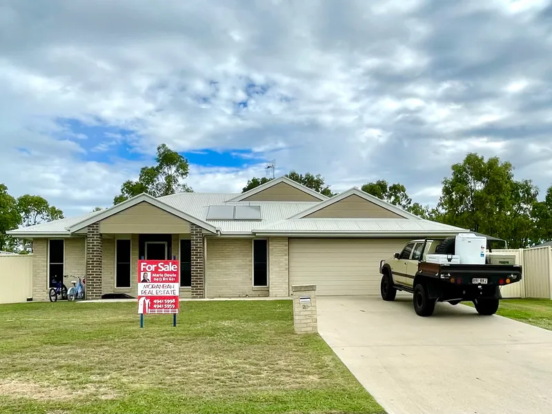 MODERN CONTEMPORARY HOME: 4 BEDROOMS + MEDIA ROOM + 2 BAY SHED