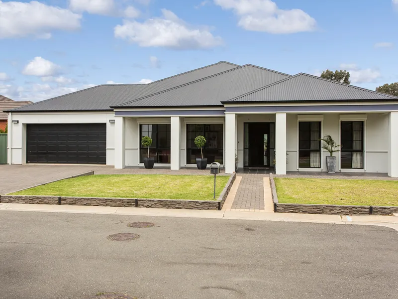 Executive Family Residence Boasting Over 350m2 of Luxurious Living on a Large Land Holding of Approximately 980m2