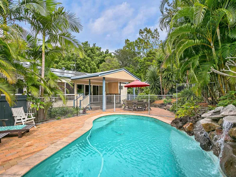 TWO SEPARATE HOMES ON ONE TITLE 