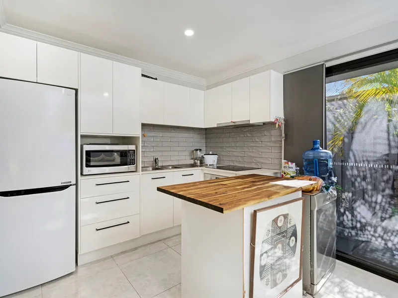 Beautifully Well Kept Renovated Dual Living Flat