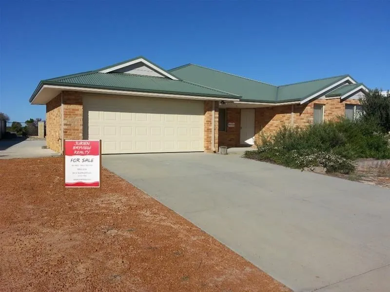 BRICK HOME ready for your HOLIDAYS