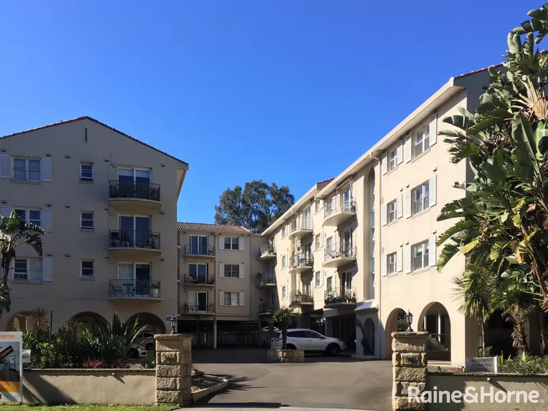 Sunny Aspect - Convenient Location!