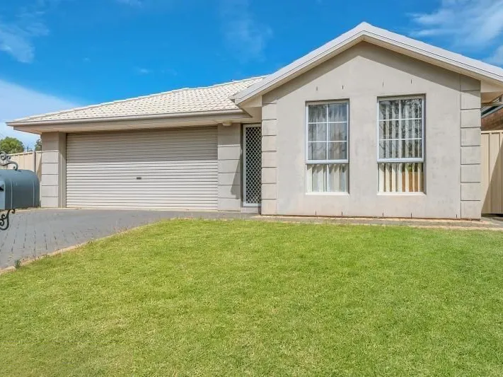 4 Bedroom Family Home close to Munno Para Shopping Centre