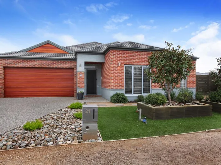 Please email catie@sweeneyea.com.au for private inspections.