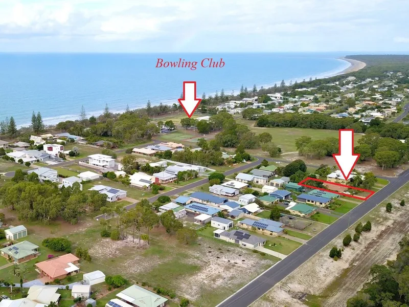 Beach & Bowls Club Close By