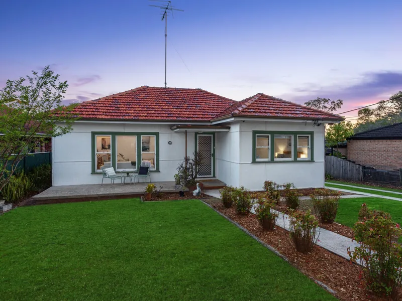 Charming cottage with separate granny flat on a 1018sqm level block