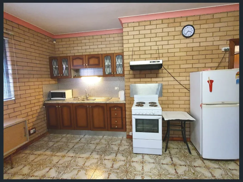 Fully Furnished 3bedroom - Steps to Shopping Centre, Transport & University