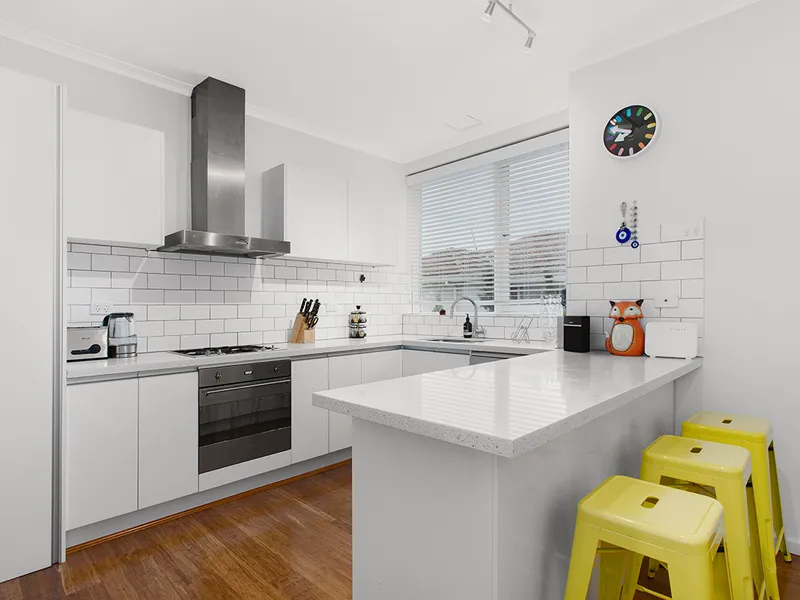 MODERN LARGE TWO BEDROOM APARTMENT IN THE PERFECT LOCATION!