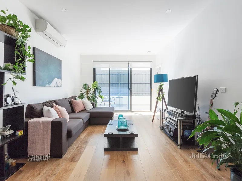 Deluxe Designer Courtyard Chic