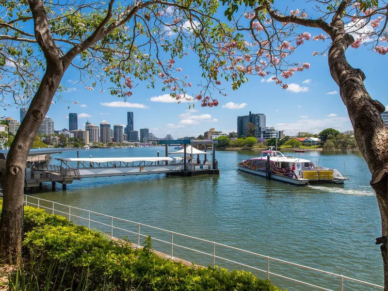 Spacious Riverside apartment, wrap around balcony, double car accommodation -  walk to the city cat
