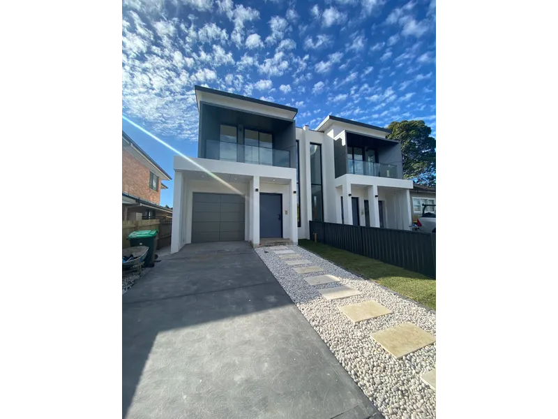 All about luxury! BRAND NEW contemporary duplex for rent