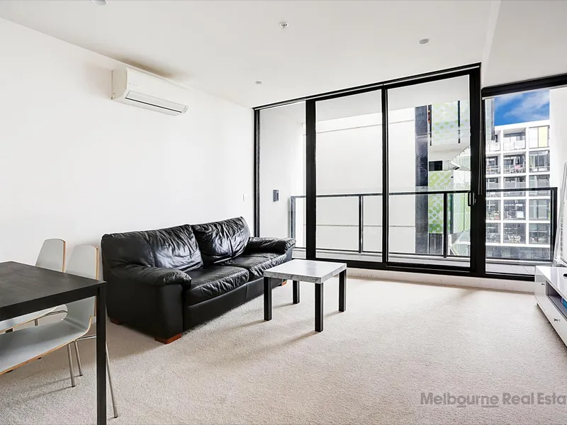 Furnished Contemporary Living in Perfect Locale