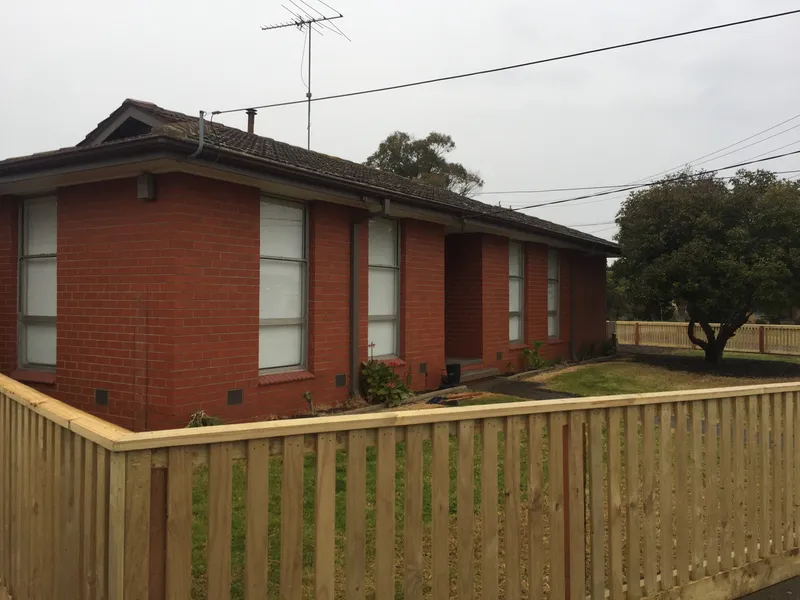 NEAT 3 BEDROOM FAMILY HOME