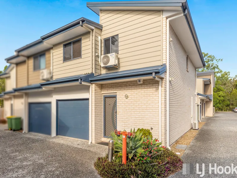 3 BEDROOM TOWNHOUSE ... NOW'S THE TIME TO BUY!