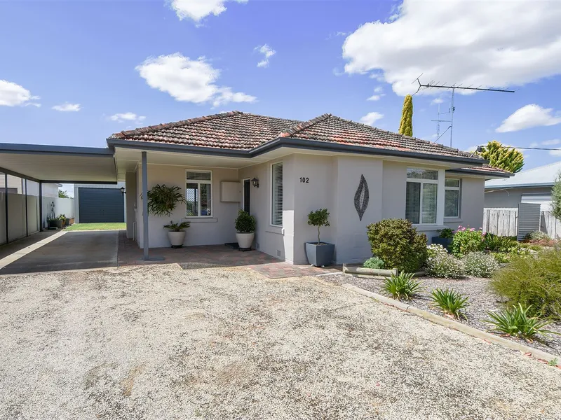 Fully Renovated & Neat as a Pin