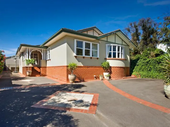 ***3 MONTH LEASE *** GORGEOUS FAMILY HOME!