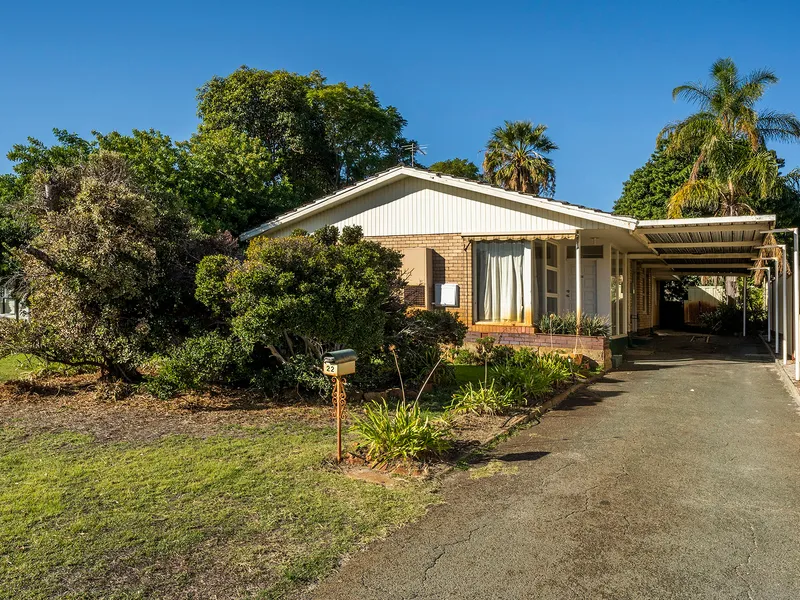 FAMILY HOME CHARMER IN ROSSMOYNE HIGH SCHOOL ZONE