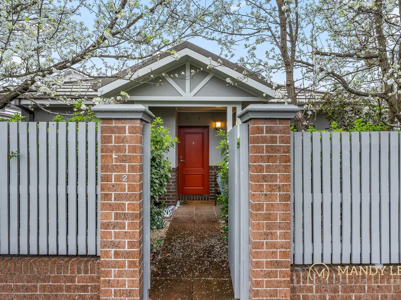 A modern and relaxed slice of Mont Albert Contemporary class for first timers and downsizers Embrace the stylish appeal and spacious single level des