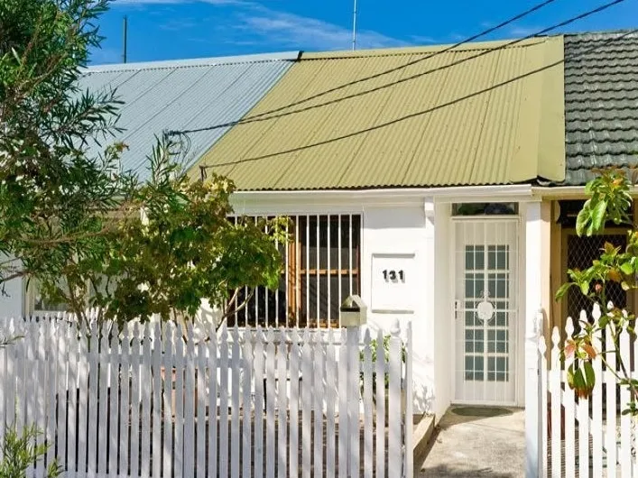 Charming 3-Bedroom Terrace with Granny Flat – Ideal Location for Families or Investment