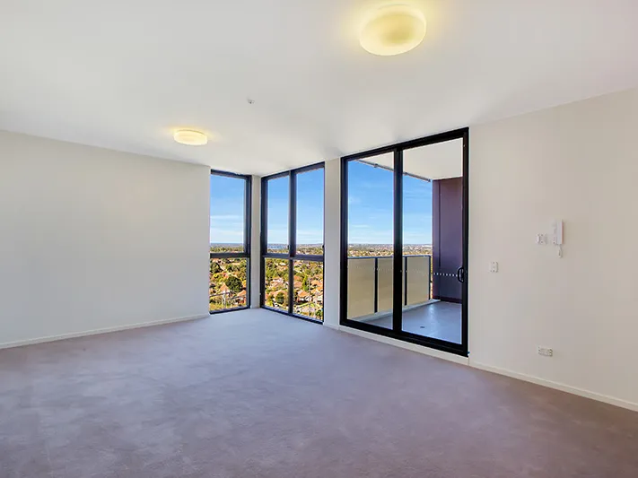 Modern 1 Bedroom with Parking & Storage / East Facing