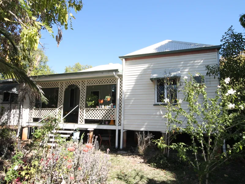 *** 3 BED COTTAGE ON A 2021M2 CORNER ALLOTMENT ***