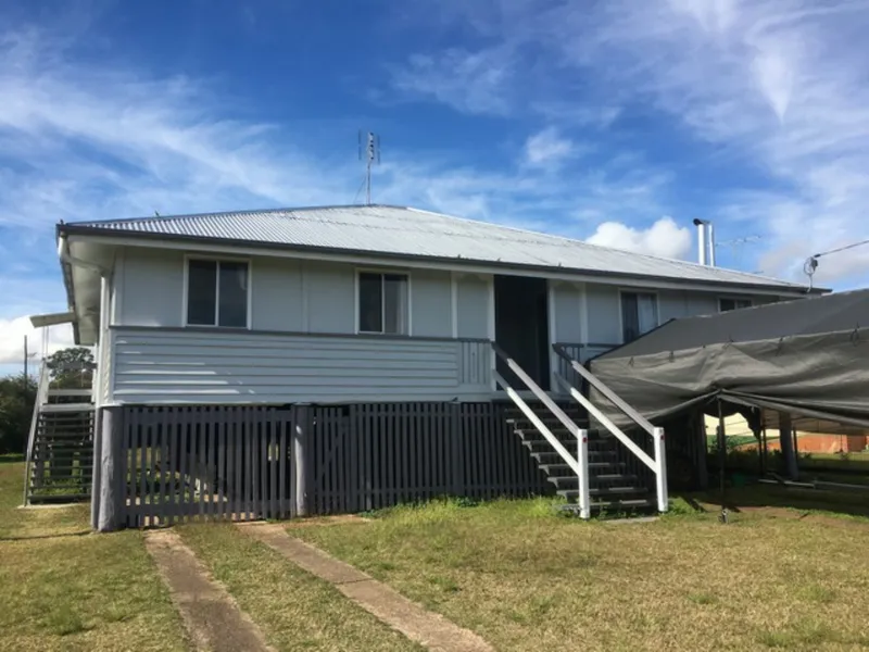NEAT 2 BEDROOM UNIT IN THE HEART OF GATTON