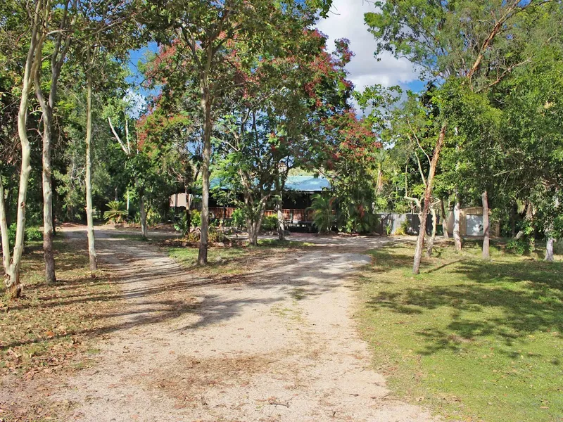BEAUTIFUL ACREAGE QUEENSLANDER!