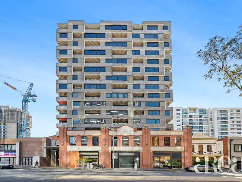 Modern Two Bedrooms Apartment at Wonderful West Melbourne!