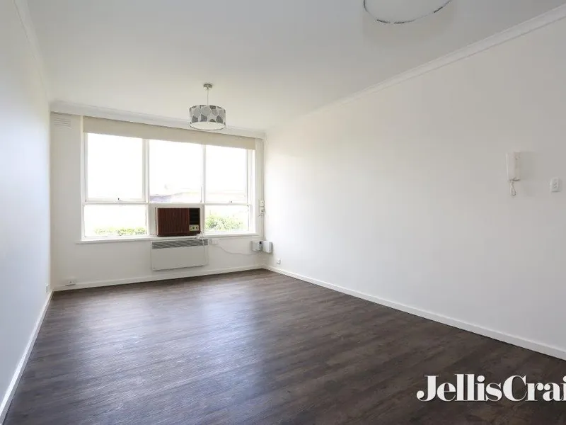 ONE WEEK FREE RENT for applications approved before end of March