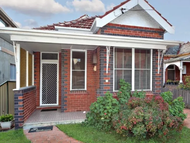 Quality federation home. Great location in the heart of Ashfield, Close to Ashfield Shopping Mall, Station, Park and School