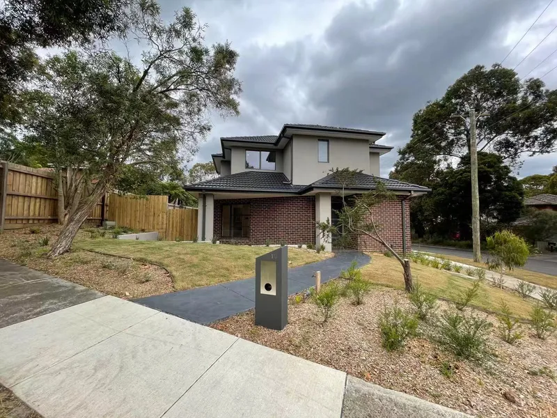 Mount Waverley Townhouse Oasis!