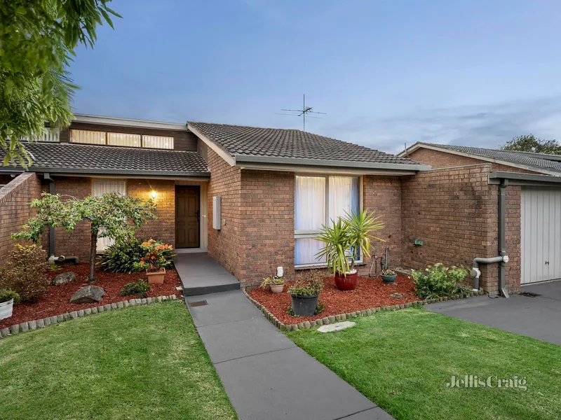 Single level investment minutes to Tunstall Square