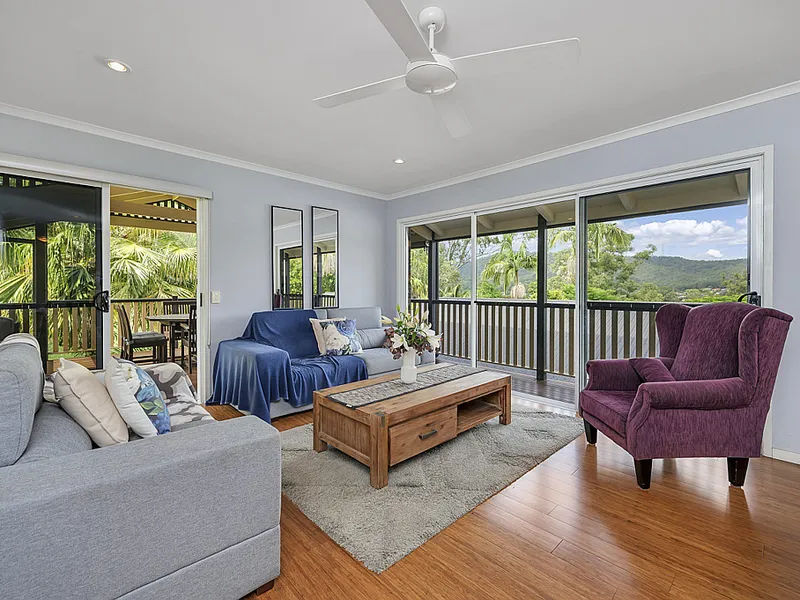 Views on the hill, private parkside location