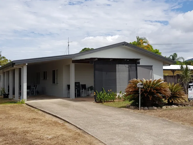 This spacious renovated fully furnished three bedroom residence is close to the beach