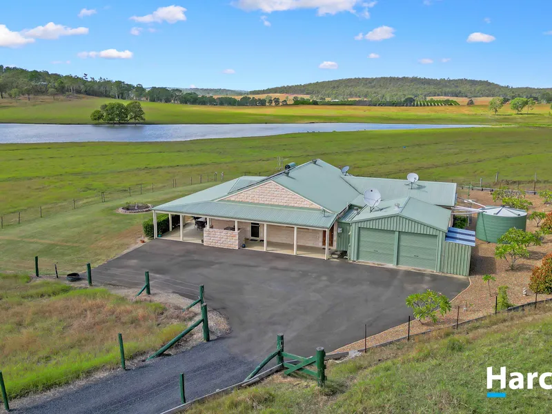 STUNNING COUNTRY LIVING !!! 