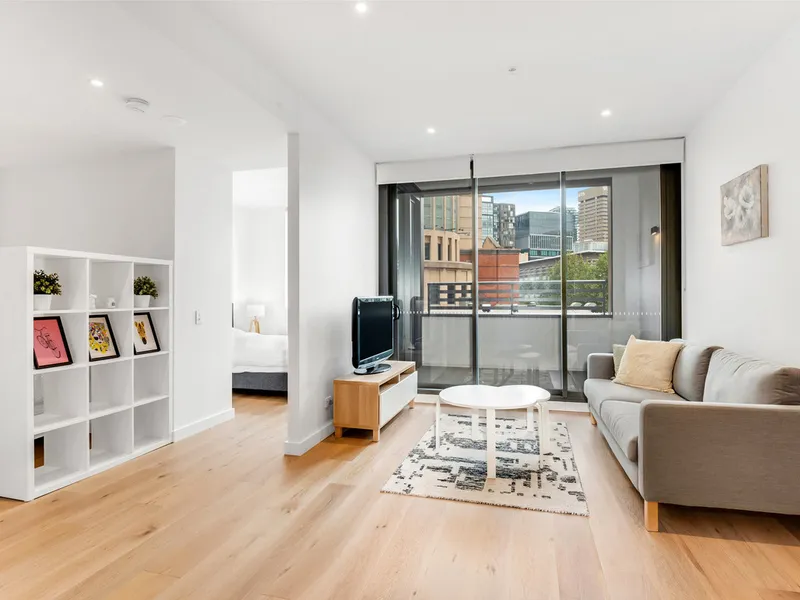 Sun-filled, open plan living with outdoor entertaining & pool in the heart of Sydney CBD