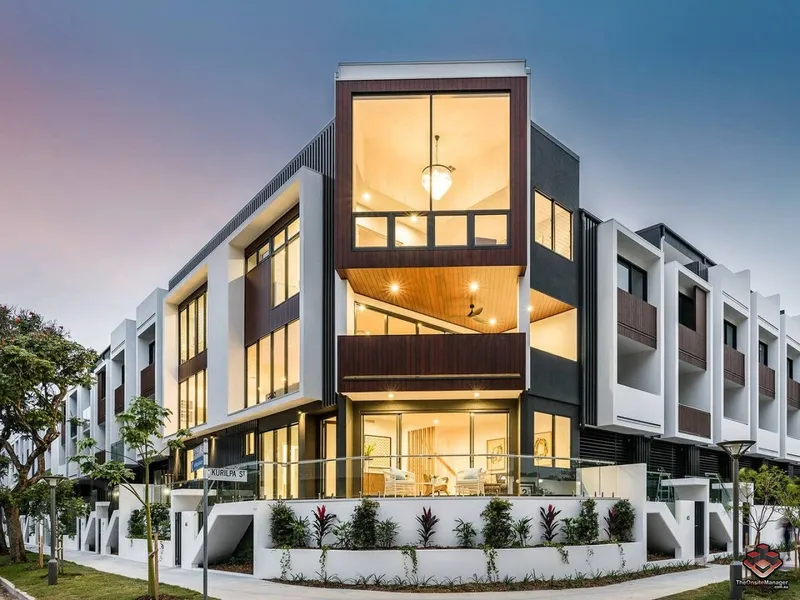 Luxury Furnishied 3 Master Bedroom Townhouse in West End