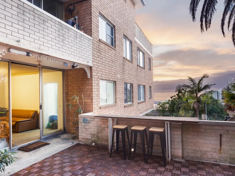 Beach-side Entertainers Delight!