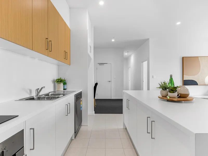 Live just 8km from the CBD • large 3 bedroom apartment