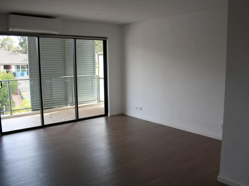 As new Stylish Studio Unit in Central Guildford