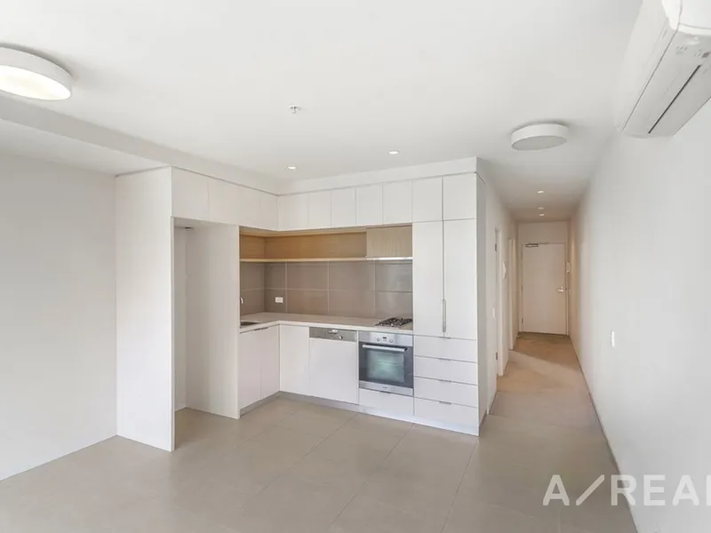 Ideally located apartment within walking distance to Victoria Gardens and Yarra River.