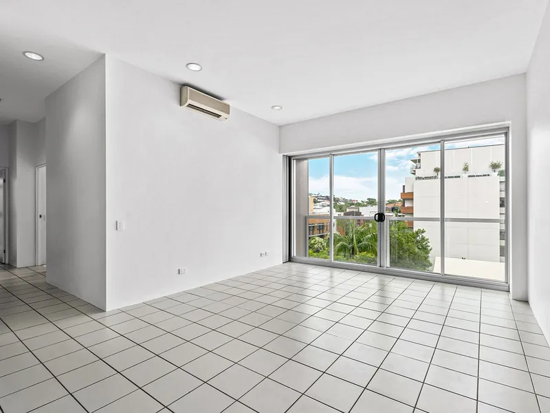 Freshly Renovated, Beautiful Nouvelle Apartment