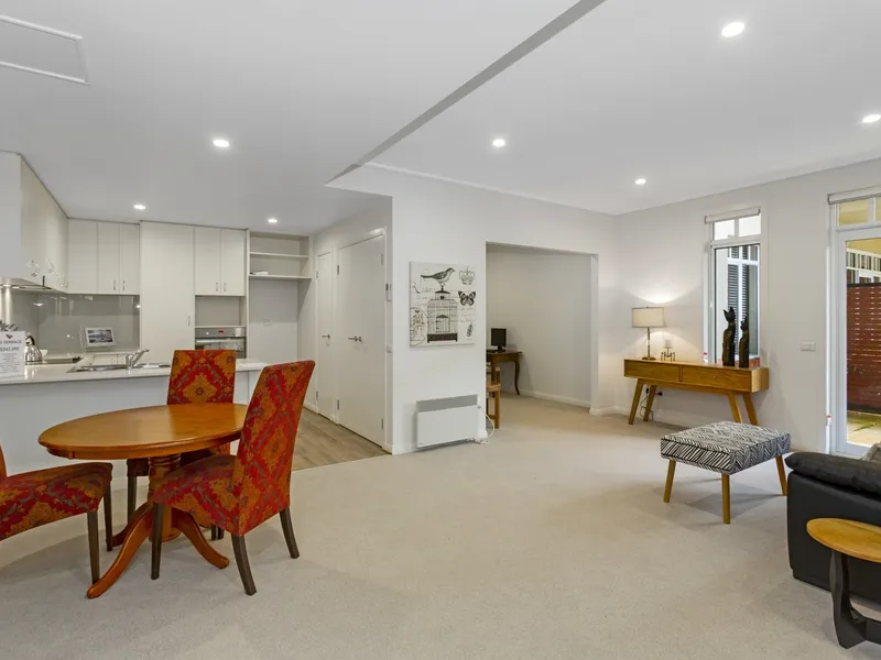 Personality Plus for Fabulous Terrace Level Apartment