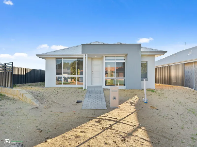 Madora Bay is calling!