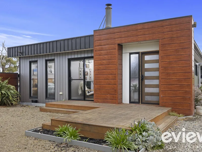 Perfect holiday home on 1/3 acre in Tenby point with boat & caravan storage