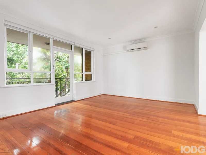 Please contact Molly Rogerson to arrange an inspection; sandringhampm2@hodges.com.au or 9598 1111