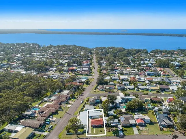 FAMILY HOME PLUS SEPARATE GRANNY FLAT