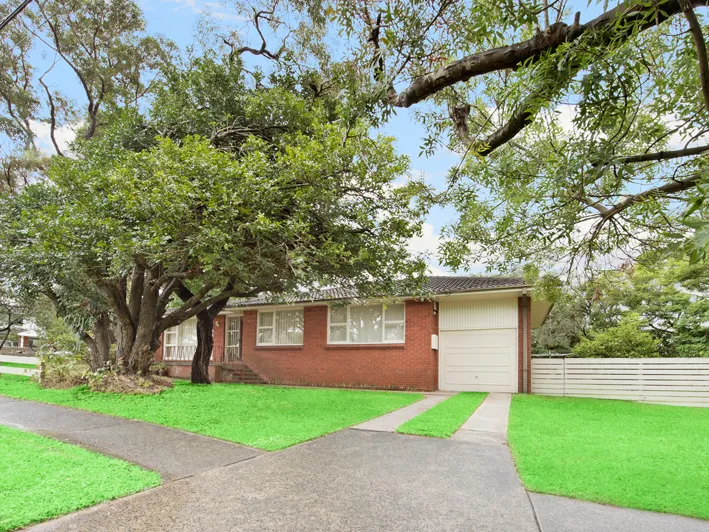 FAMILY HOME - 3 BEDS - IDEAL FRENCHS FOREST LOCATION