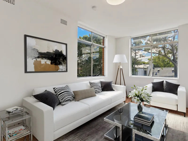 Completely refurbished studio apartment with additional room/study. 2 WEEKS RENT FREE OPEN TUESDAY 13 APRIL, 4.45-5.00 PM